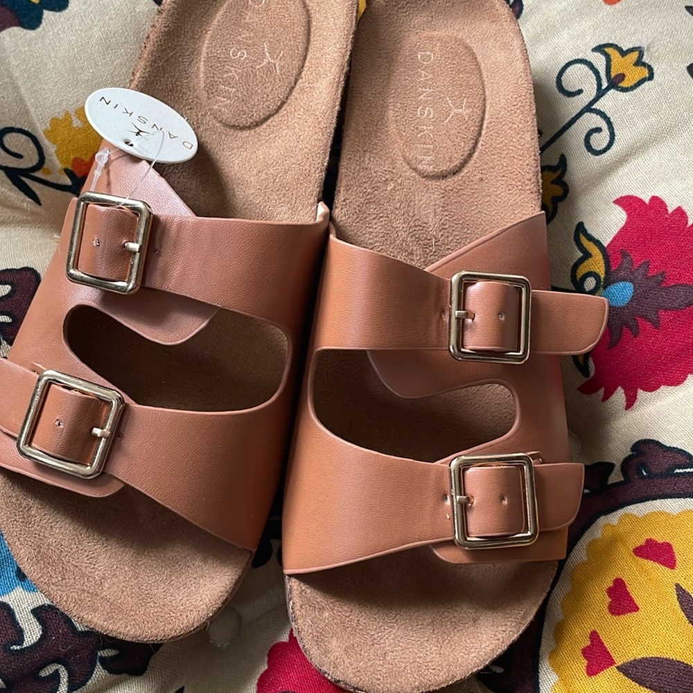 Danskin sandals sz 9 tan NWT